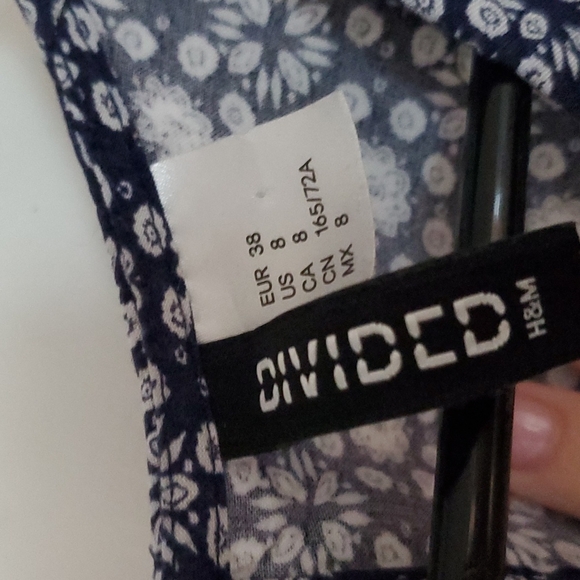 H&M Jumpsuit, Size 8 (fits like a 6) - Picture 4 of 5